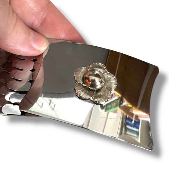 Vintage 80s 90s Womens Wide Scale Stretch Belt Flower Buckle Accent Silver Tone - Picture 5 of 9